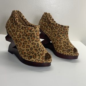 Bertinni Women’s shoes, animal print heels, Size 8